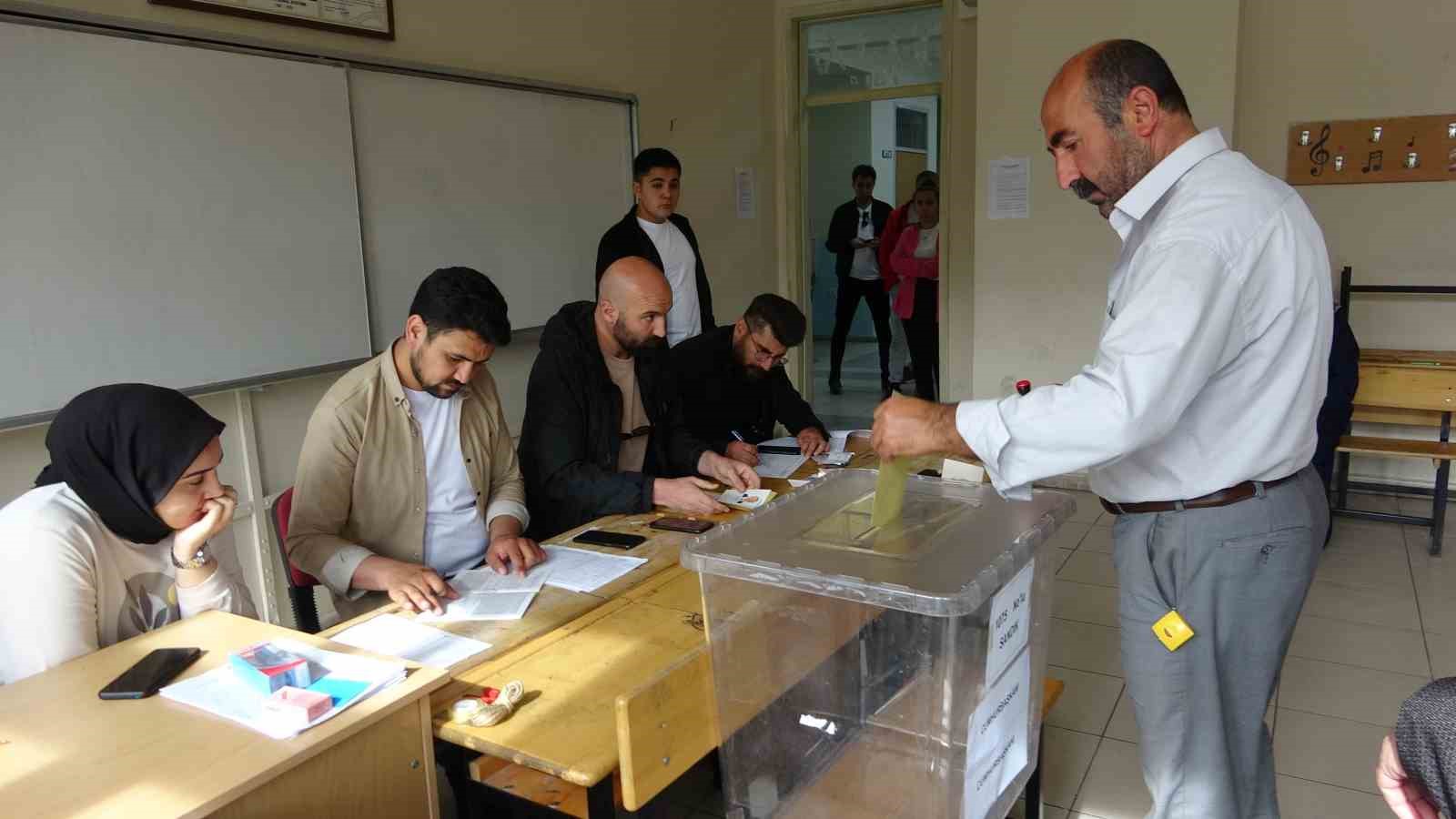 Van’da ikinci tur Cumhurbaşkanlığı seçimleri için oy verme işlemi başladı