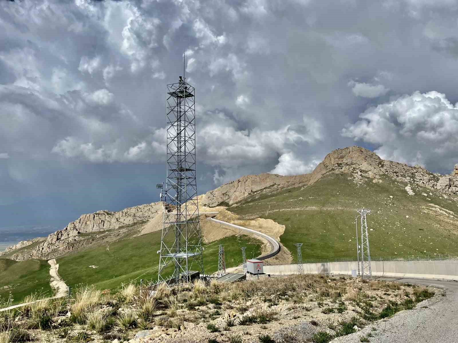 Kamera ve sismik sensörlerle denetlenen İran sınırında kuş uçurtulmuyor