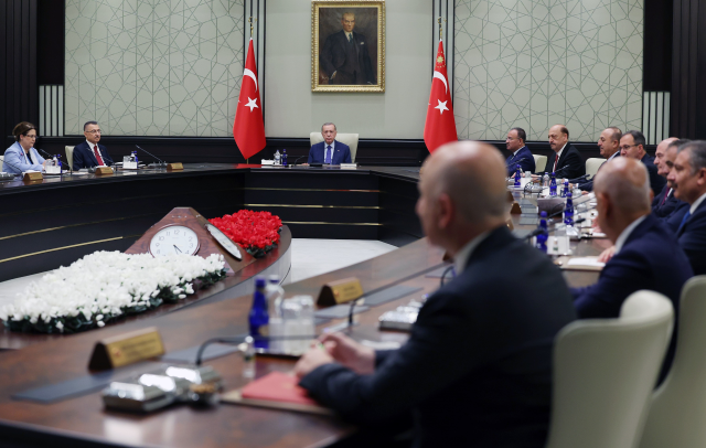Cumhurbaşkanı Erdoğan, mevcut bakanlarla son kabine toplantısını gerçekleştirdi