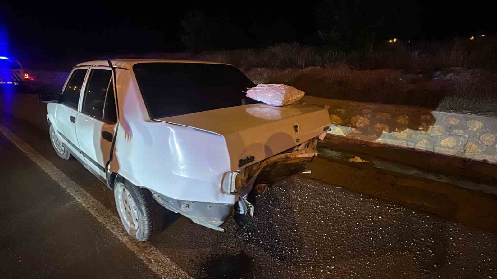 Elazığ’da hafif ticari araç ile otomobil çarpıştı: 2 yaralı
