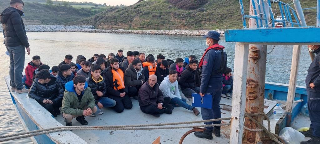 Sahil Güvenlik, ilk 5 ayda Çanakkale açıklarında 953 kaçak göçmen yakaladı