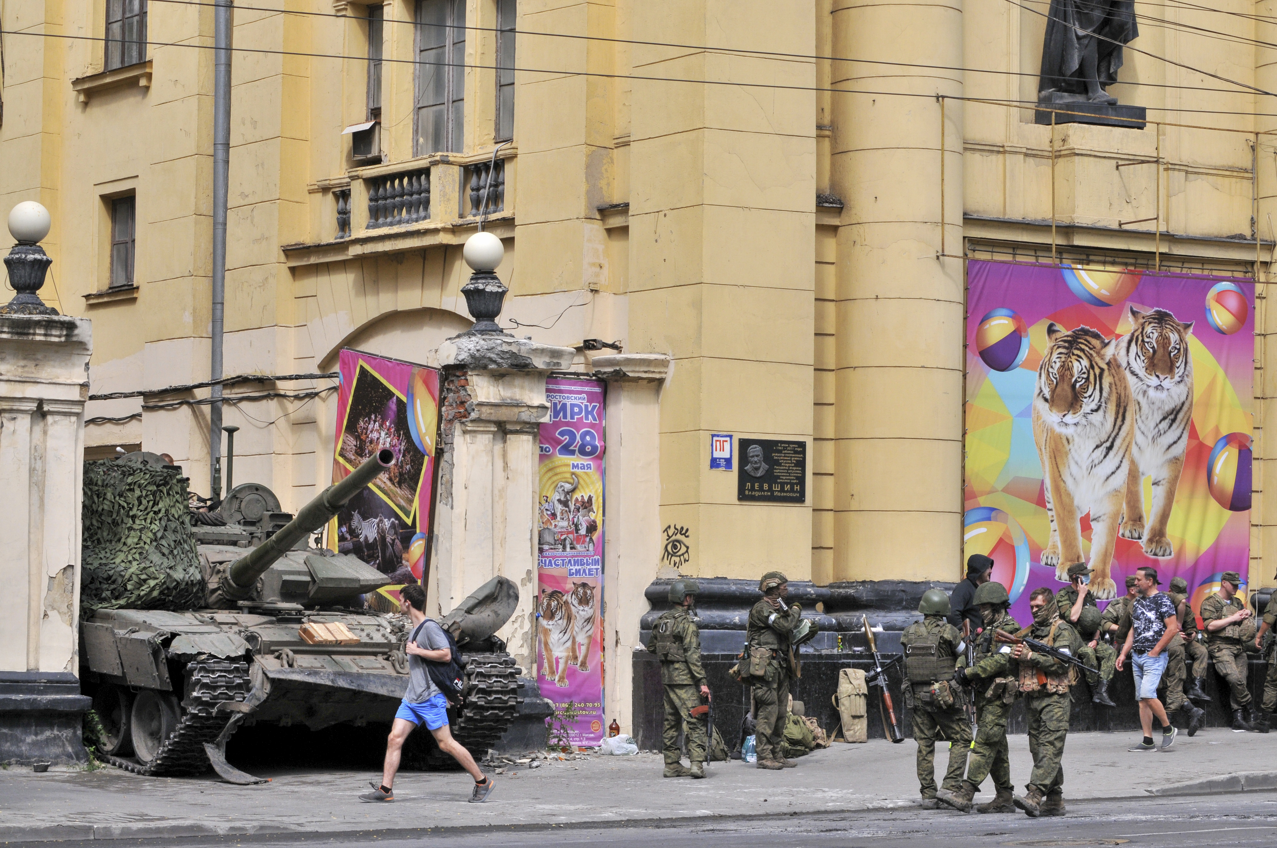 Wagner savaşçıları Rostov sokaklarında