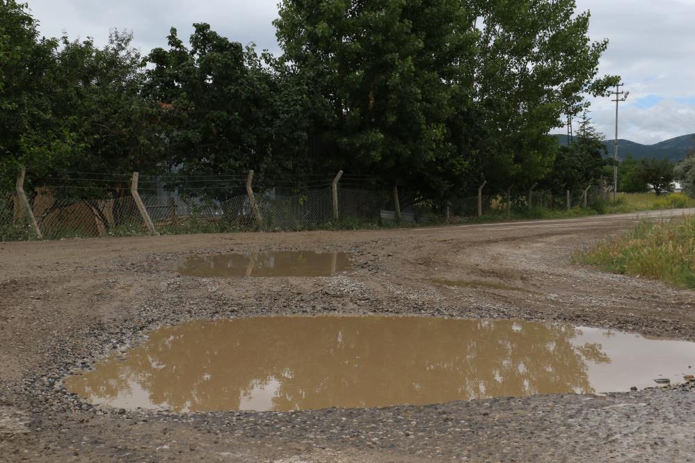 Kahramankazan’ın 35 köyünü Ankara’ya bağlayan Kaplu Deresi Yolu’na sıcak asfalt yıllardır dökülmüyor