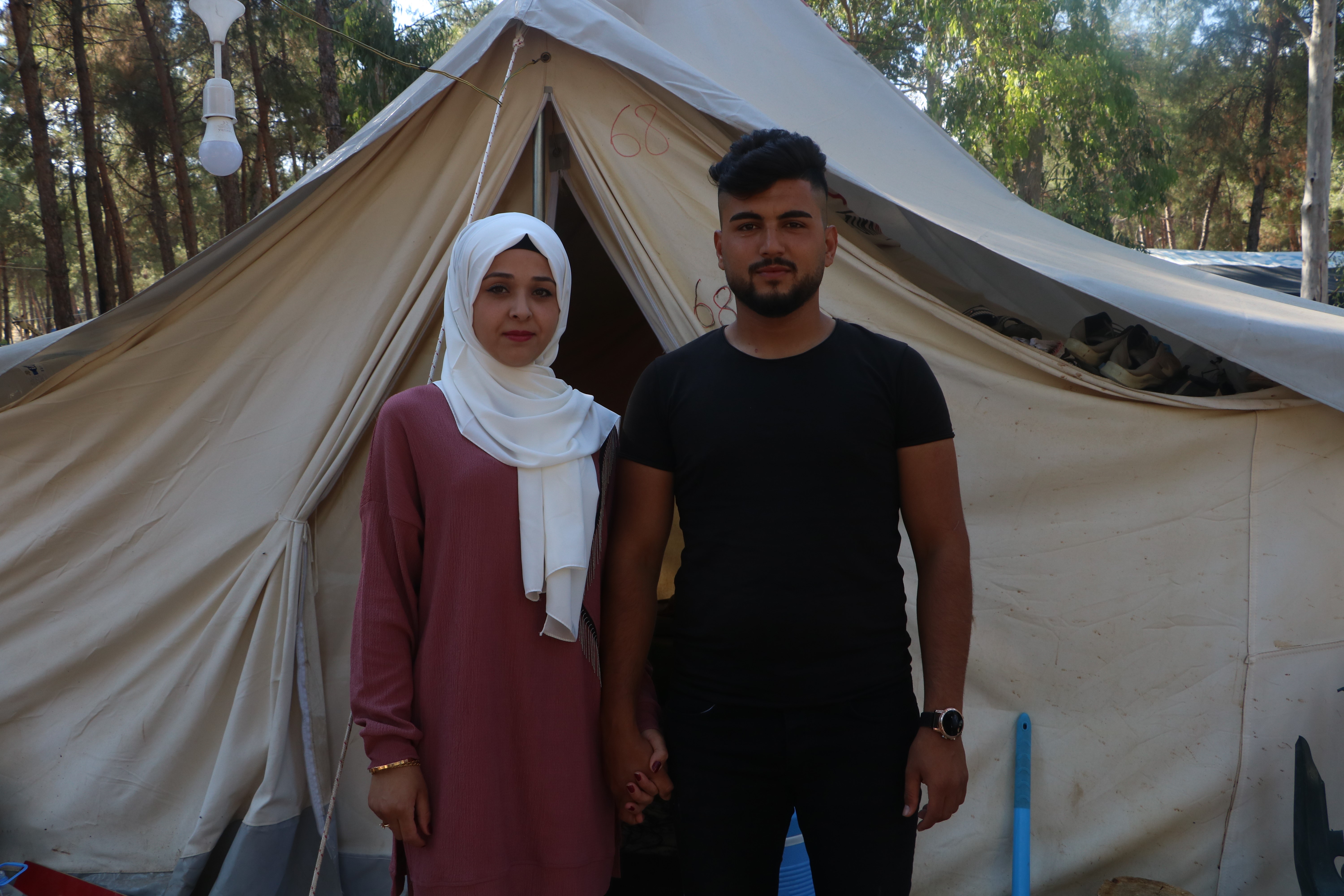 Depremzede çift, aşklarının başladığı çadır kentte evlendi