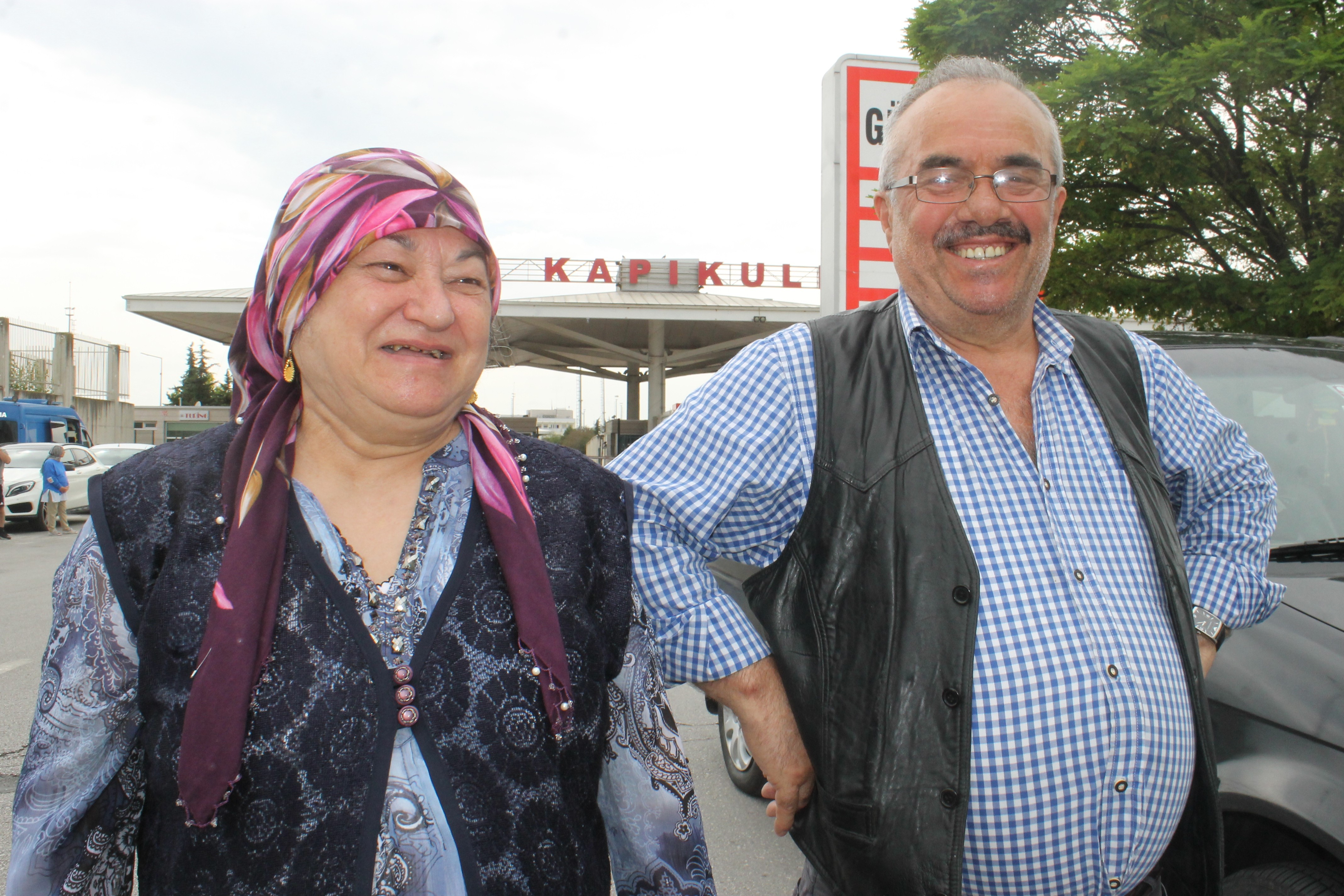 Türkiye’ye gelen gurbetçiler duygu dolu anlar yaşıyor