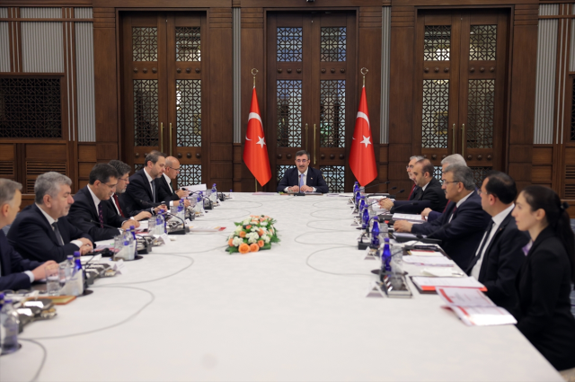 Ekonomi için kollar sıvandı! İlk toplantıda tüm gözler Mehmet Şimşek ve Hafize Gaye Erkan'da