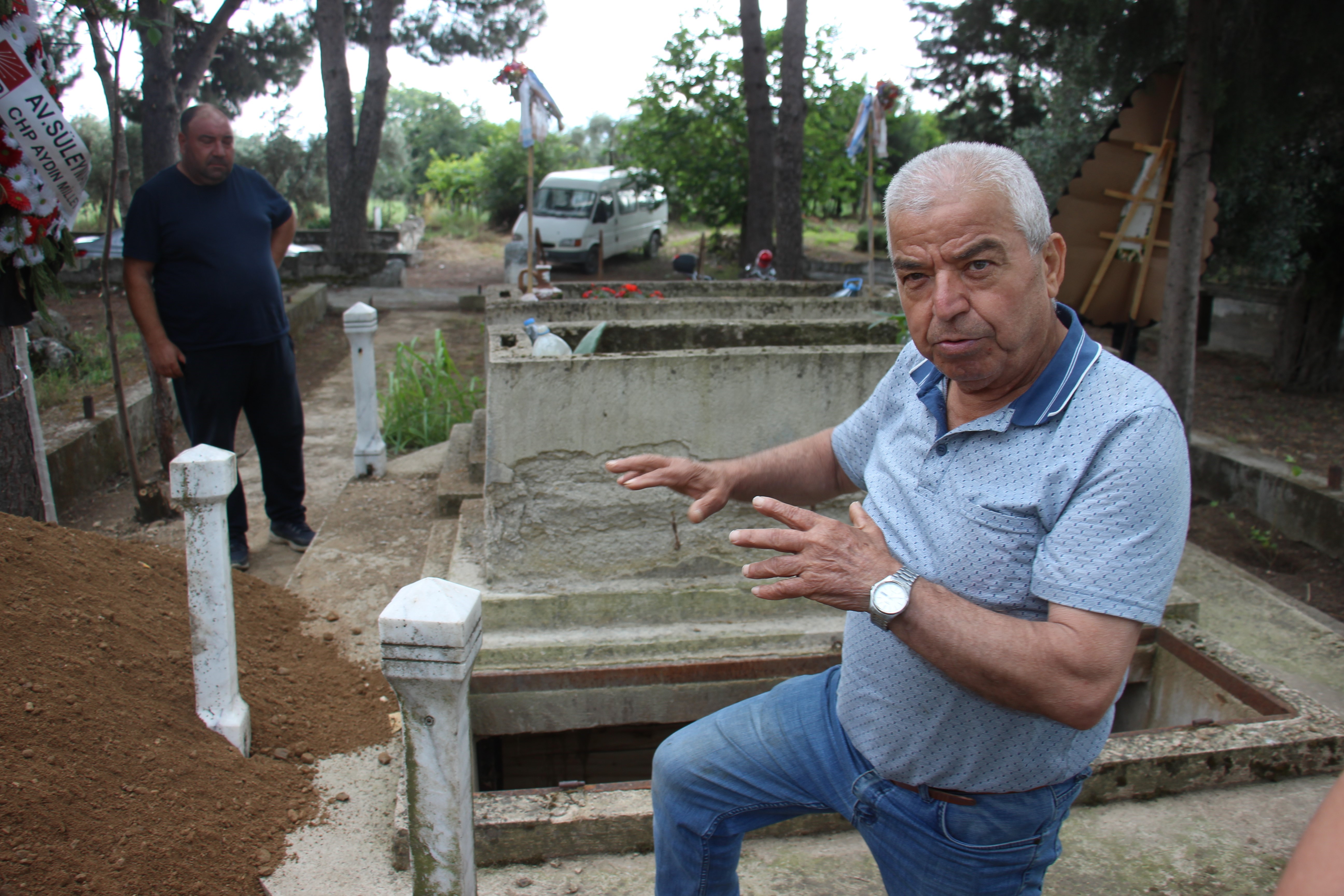 Şen Efe'nin mezarlıkta sürdürdüğü 15 yıllık çalışmanın gizemi ölünce ortaya çıktı