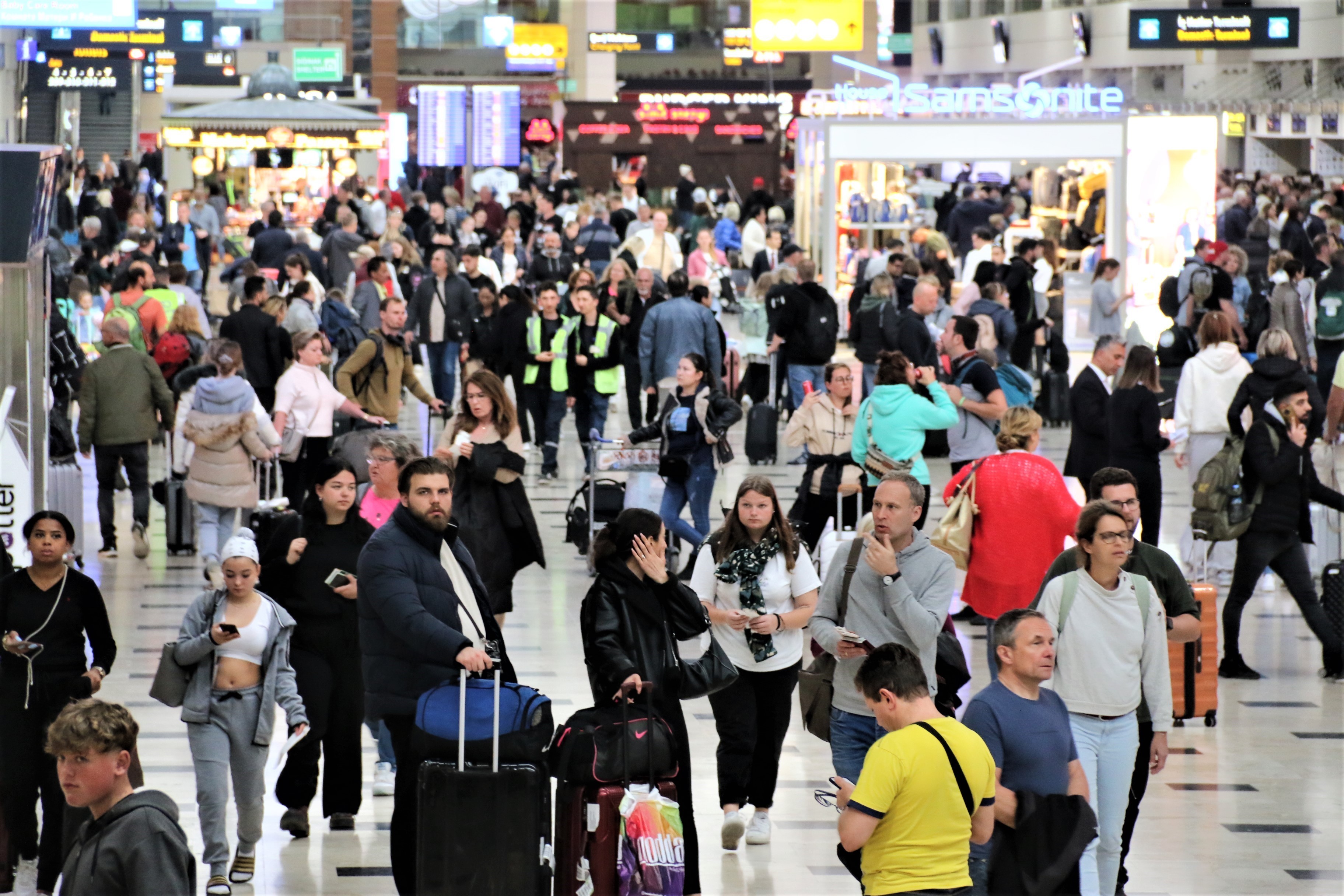 Antalya'ya havayoluyla gelen turist sayısı 4 milyonu geçti