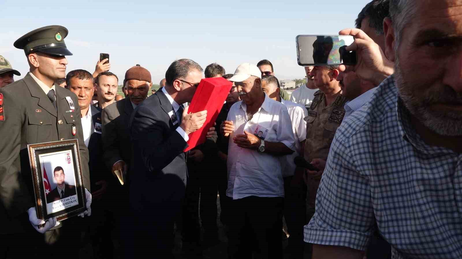 Şehit Enes Kırmızıkoç gözyaşları arasında son yolculuğuna uğurlandı