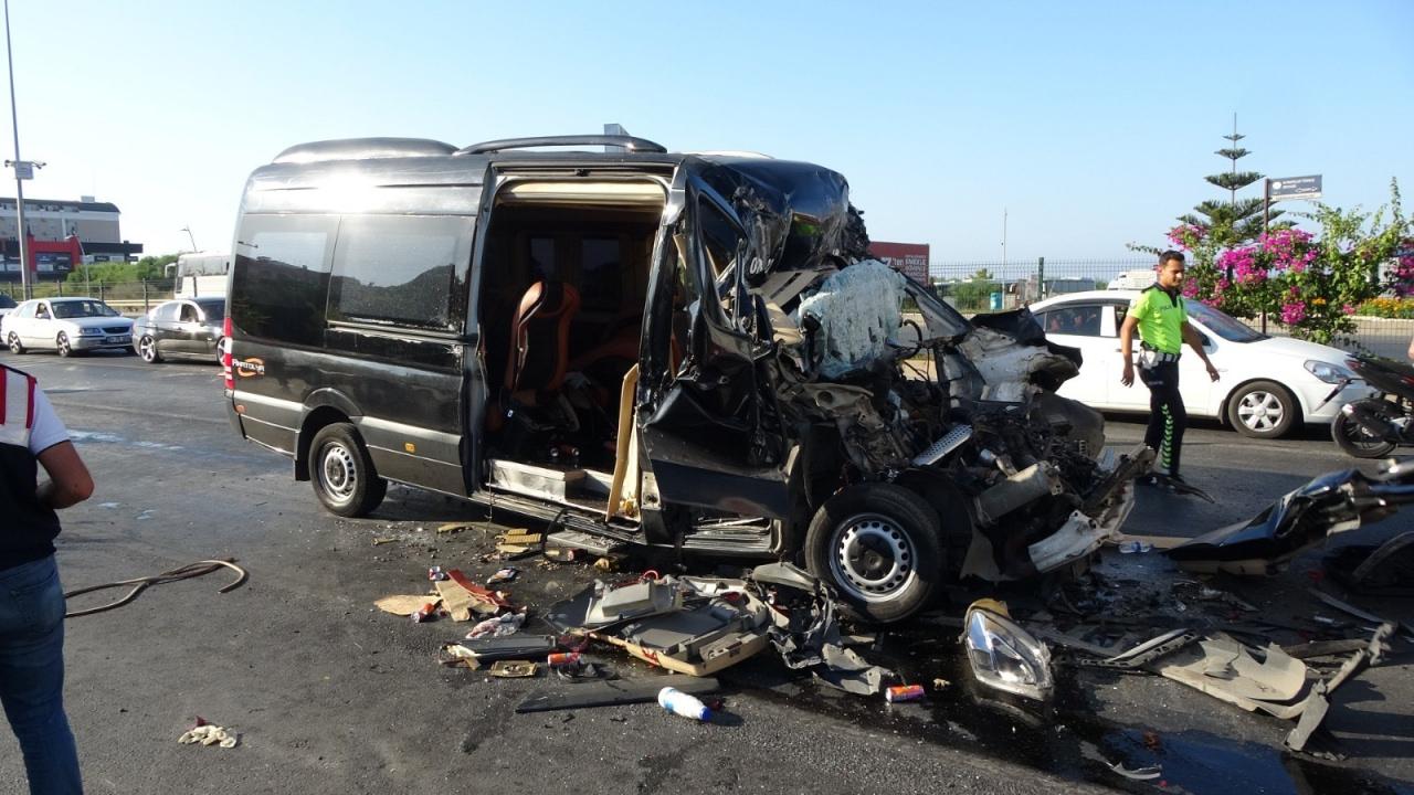 Kars'ta yolcu otobüsü viyadüğe düştü: 7 ölü, 22 yaralı var