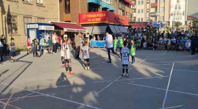 Sandıklı’da Sokak Futbol Turnuvası düzenlendi
