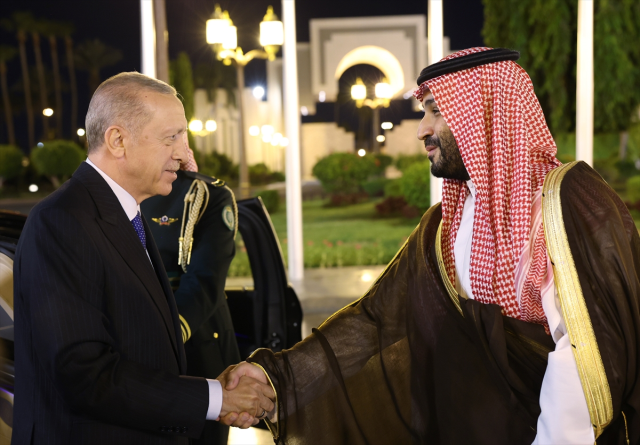 Cumhurbaşkanı Erdoğan, Suudi Arabistan'da Prens Selman ile görüştü