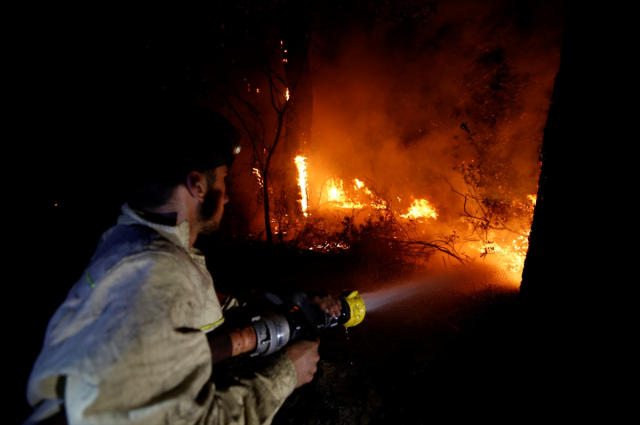 Antalya'daki orman yangınında hastane ve evler tahliye edildi! Havadan ve karadan müdahale sürüyor