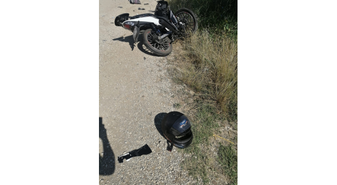 Otomobil ile motosiklet kafa kafaya çarpıştı: 1 ölü, 2 yaralı
