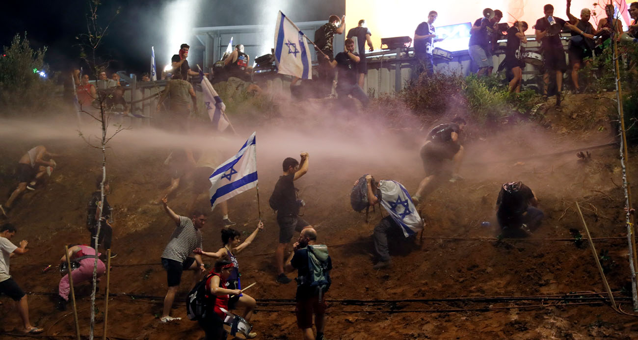 İsrail’de Netanyahu'nun ulusa seslenişi sonrası yargı reformu karşıtları sokağa indi