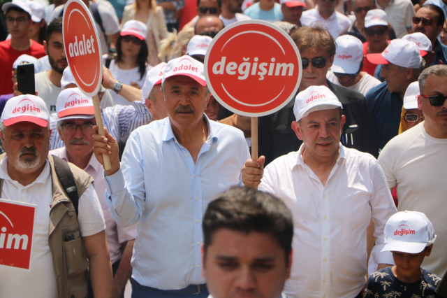 Kılıçdaroğlu'na karşı yürüyüşe çıkan Tanju Özcan'a CHP'den yanıt: Ateş olsa cürmü kadar yer yakar