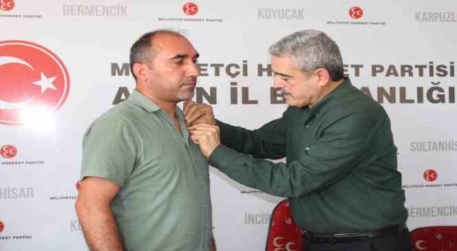 MHP Aydın’da yeni üyelere rozetleri takıldı