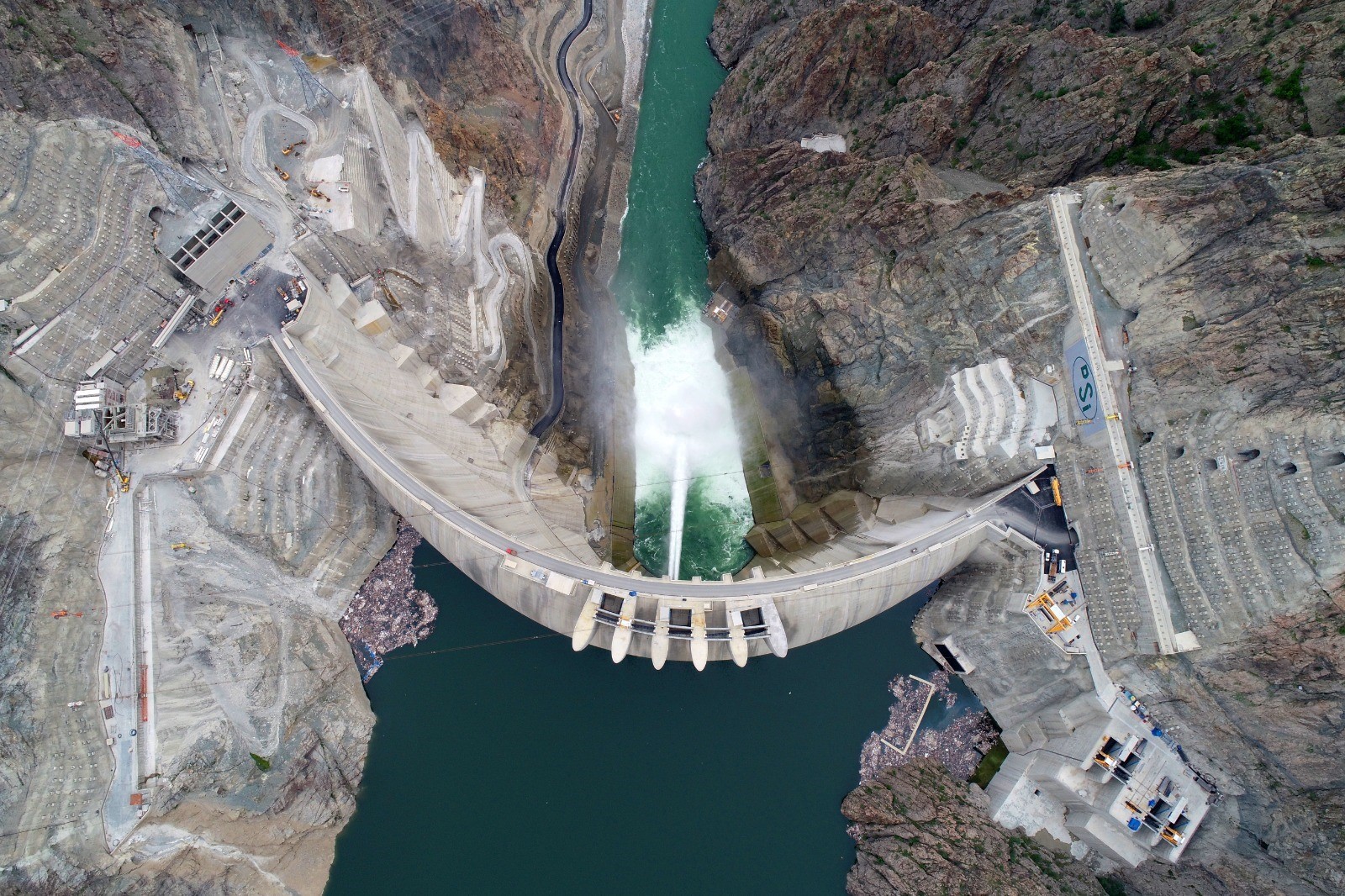 Yusufeli Barajı'nda su seviyesinin yüksekliği 177 metreye ulaştı