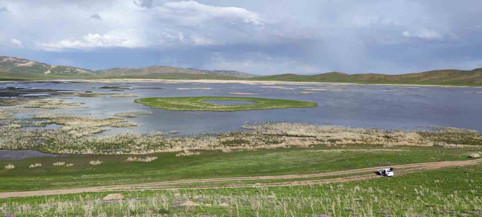 2 bin 800 yıllık Keşiş Gölü kurumak üzere