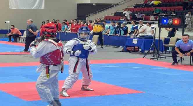 Anadolu Yıldızlar Ligi Taekwondo grup müsabakaları Uşak’ta yapılıyor