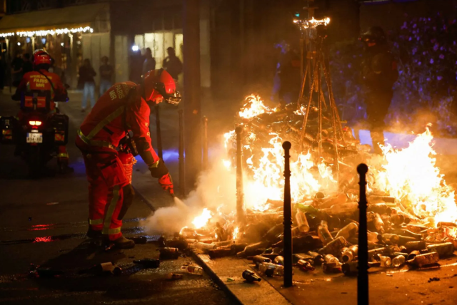 Fransa'da sokakları günlerdir yangın yerine çeviren olayların maliyeti 1 milyar euro