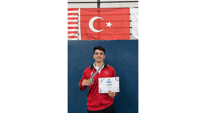 Furkan Büyükgöze’den İşitme Engelliler Badminton Dünya Şampiyonası’nda bir ilk