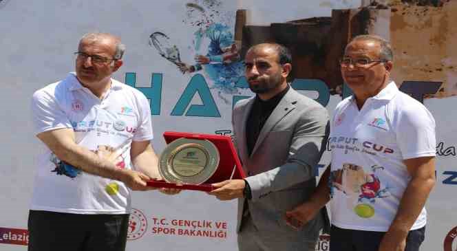 Elazığ’da 115 tenisçinin katılımıyla ilk ulusal tenis turnuvasının startı verildi