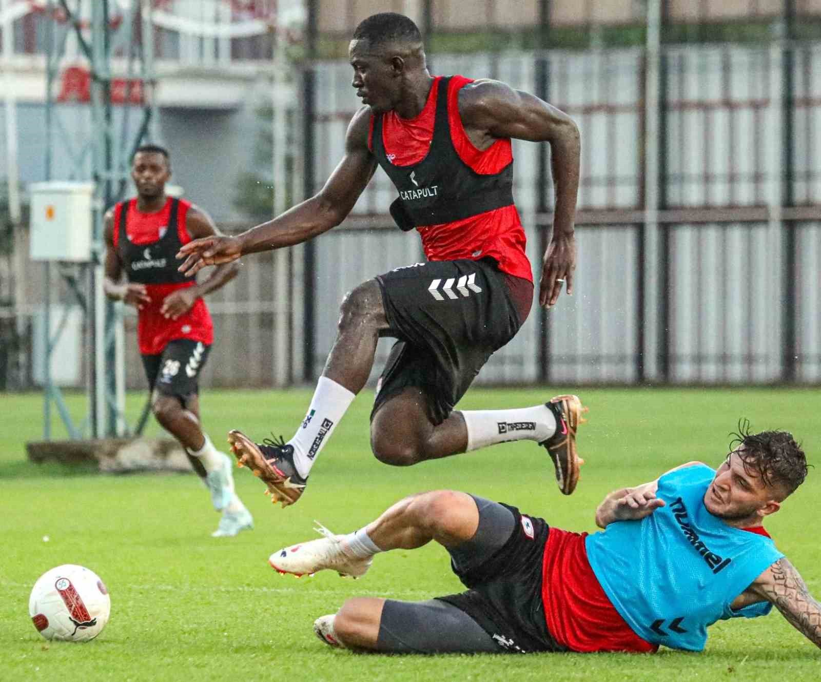 Samsunspor’da 24 oyuncu gitti, 5 oyuncu kendine kulüp arıyor