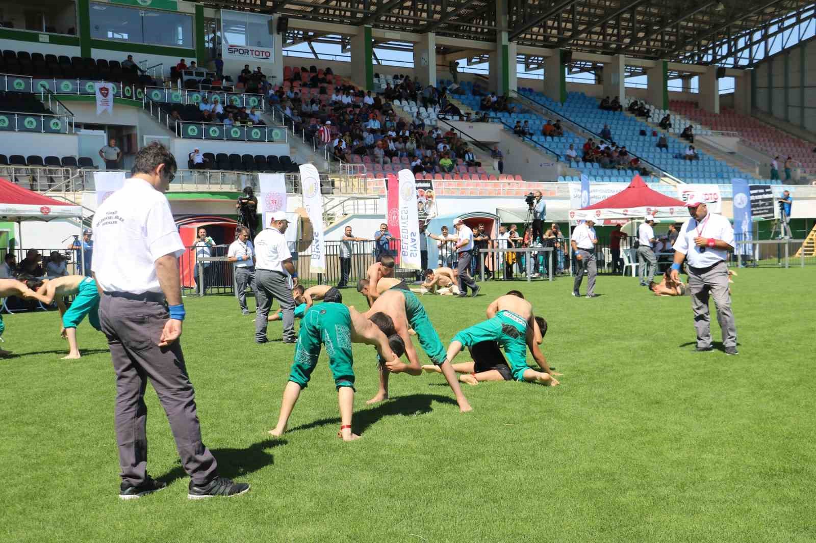 Sivas’ta Pehlivanlar er meydanına indi