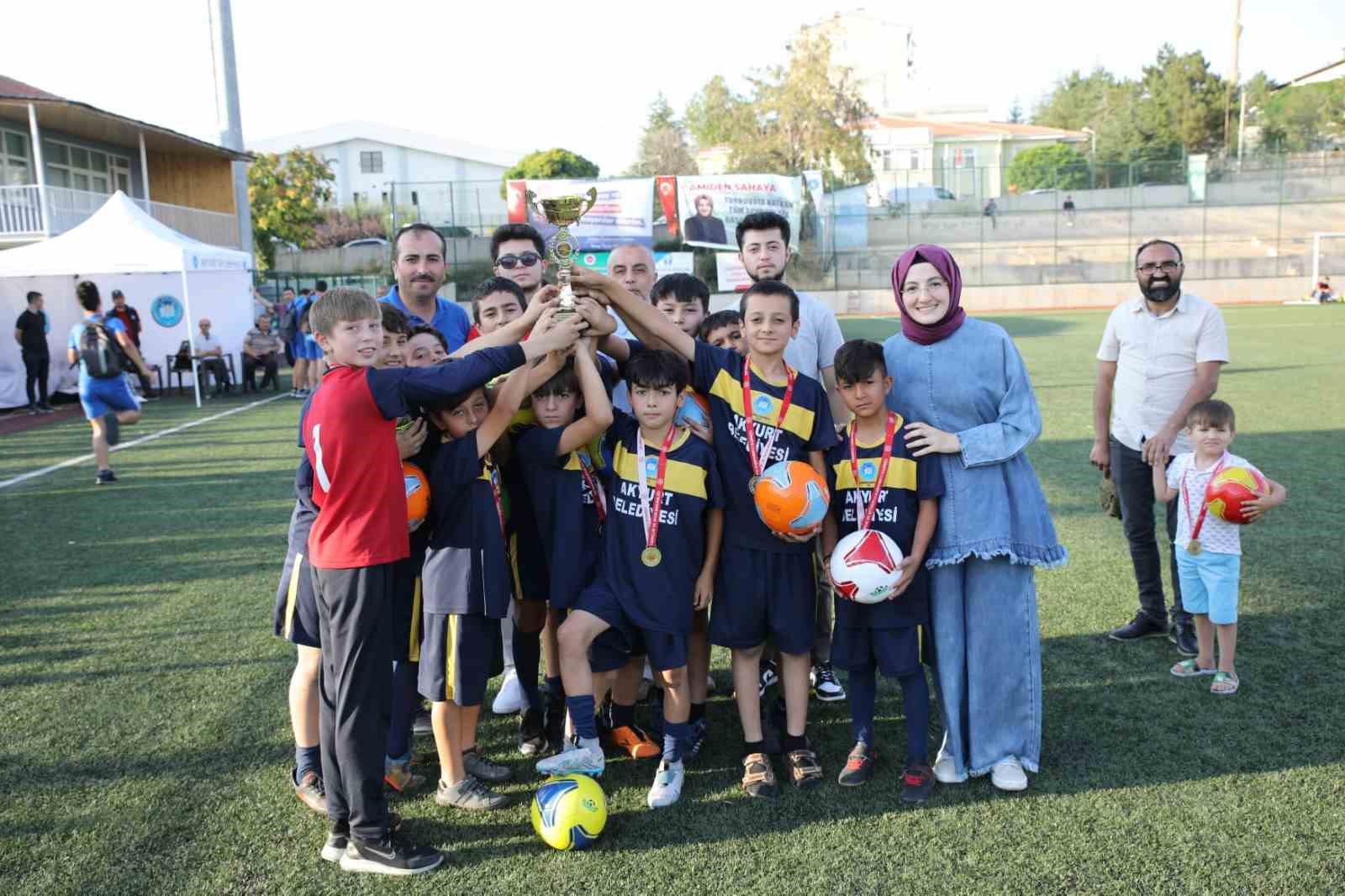 Akyurt’ta ’Camiden Sahaya’ futbol turnuvası gerçekleşti