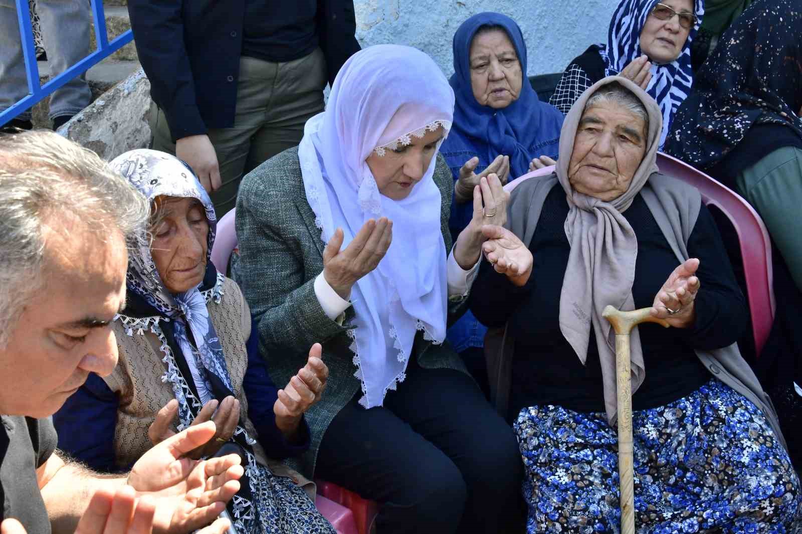 İYİ Parti lideri Akşener, cenaze törenine katıldı