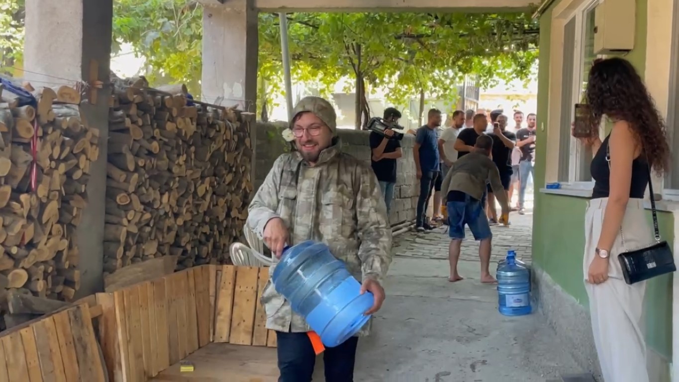 İznik’te ilginç gelenek: Damadı vinçe astılar