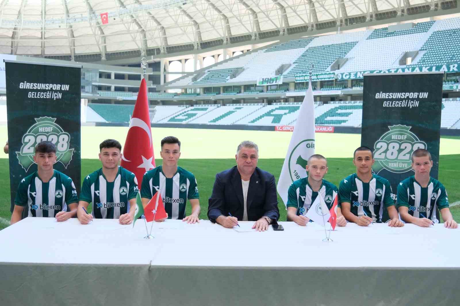 Giresunspor’dan imza şov