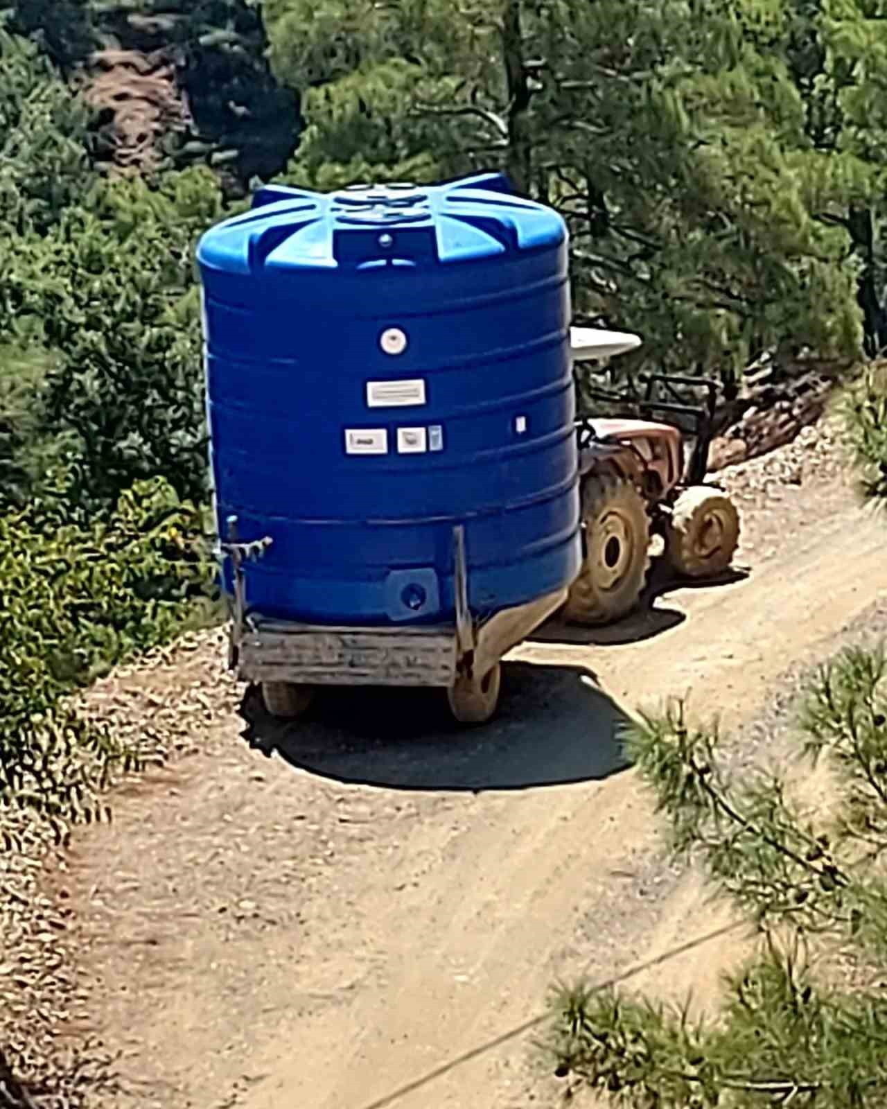 Kırsala hayvanlar için su tankı desteği