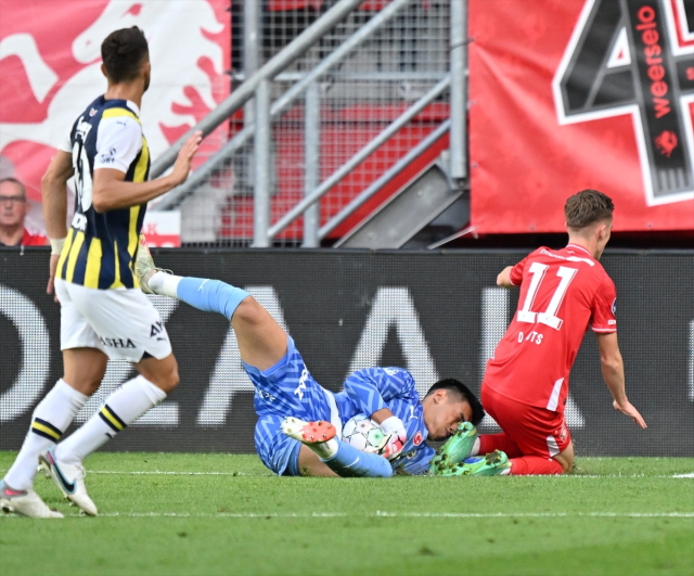 Son Dakika: Fenerbahçe, play-off turunda Twente'yi eleyerek Konferans Ligi'nde gruplara kaldı