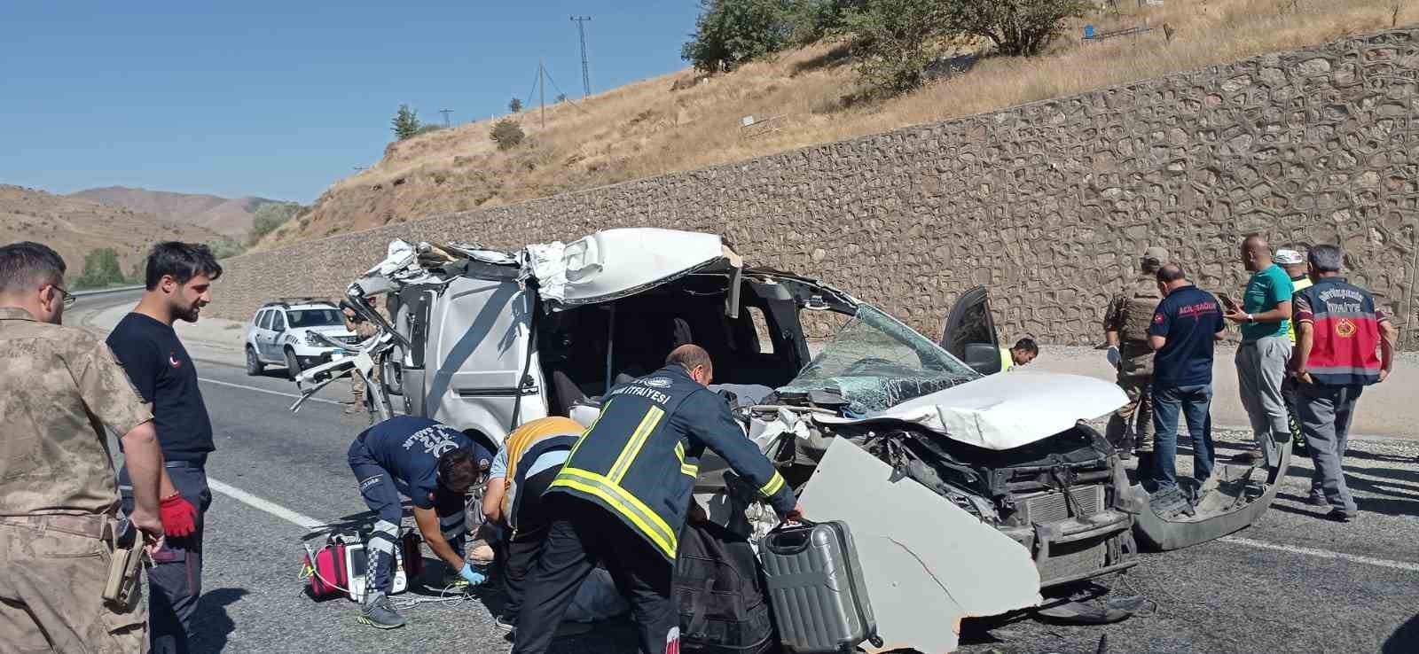 Van’da feci kaza: 3 ölü, 3 yaralı