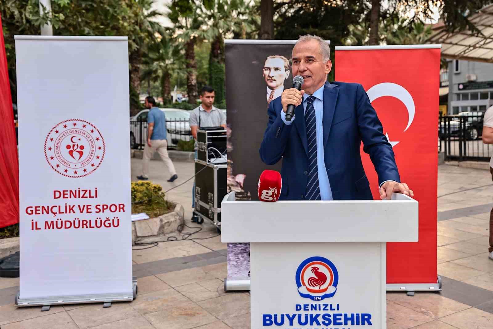 Başkan Zolan, afetzede çocuklarla futbol oynadı