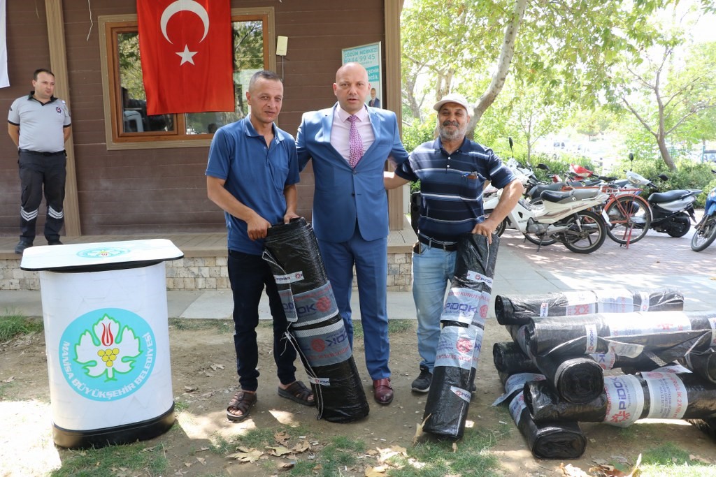 Manisa’da üzüm üreticilerine sergi örtüsü desteği