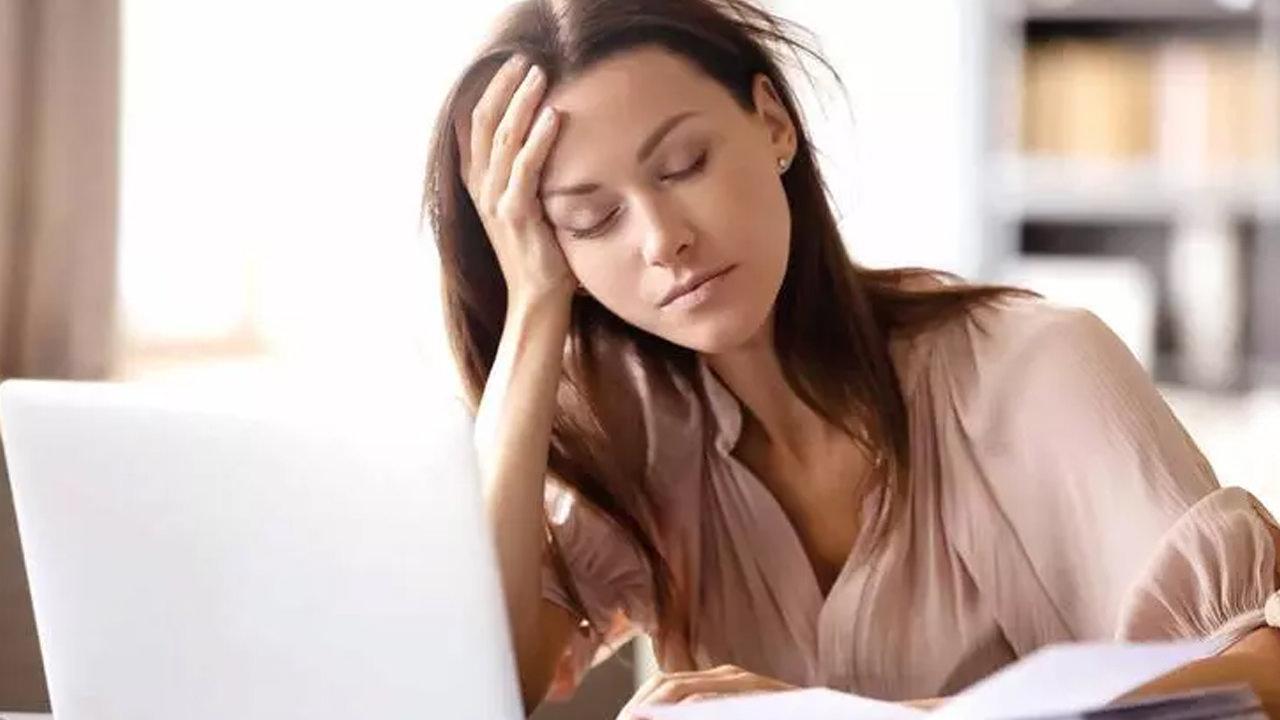 Sürekli yorgun hissetmek: Psikolojik ve kronik yorgunluk belirtileri nedir?