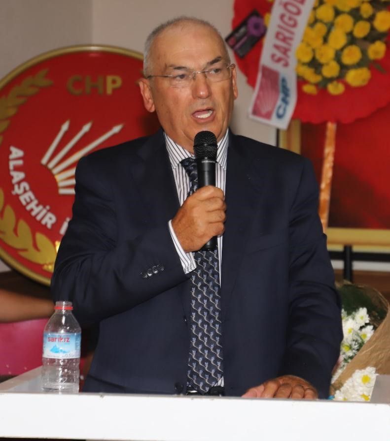 Alaşehir CHP’de yeni başkan Mustafa Öztürk oldu