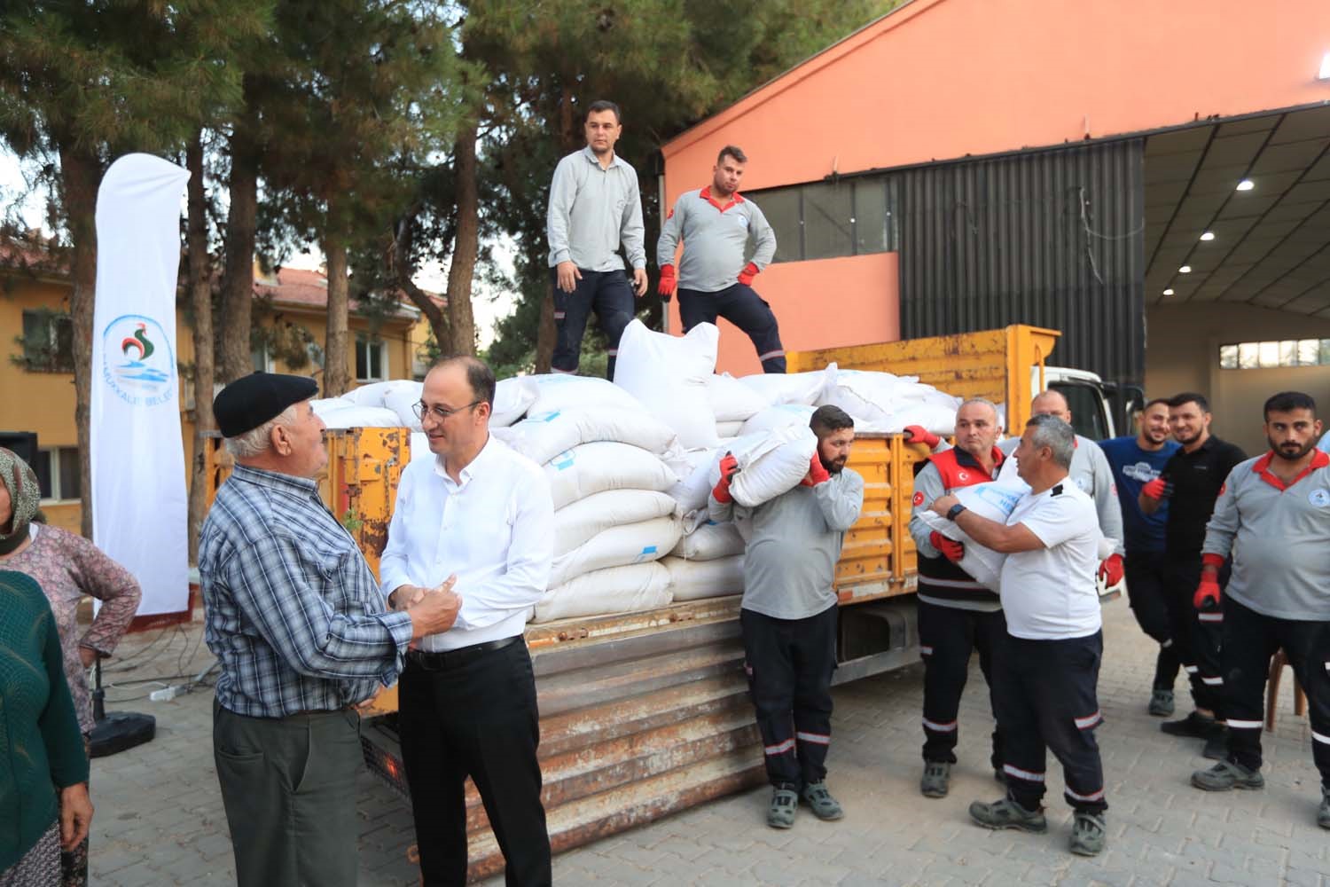 Pamukkale’de 537 üreticiye 50 ton yem desteği sağlanıyor