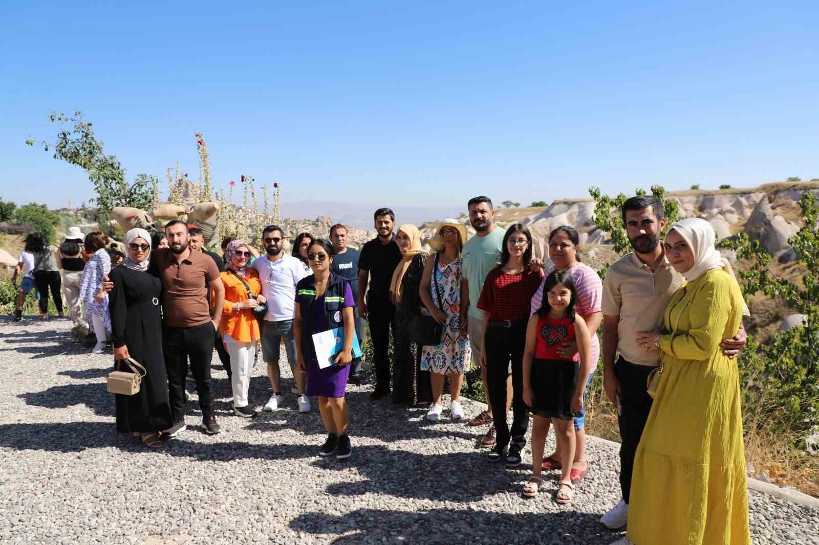 Akdeniz’de resmi nikah kıyan çiftlere yıldönümü hediyesi ’Kapadokya’ gezisi