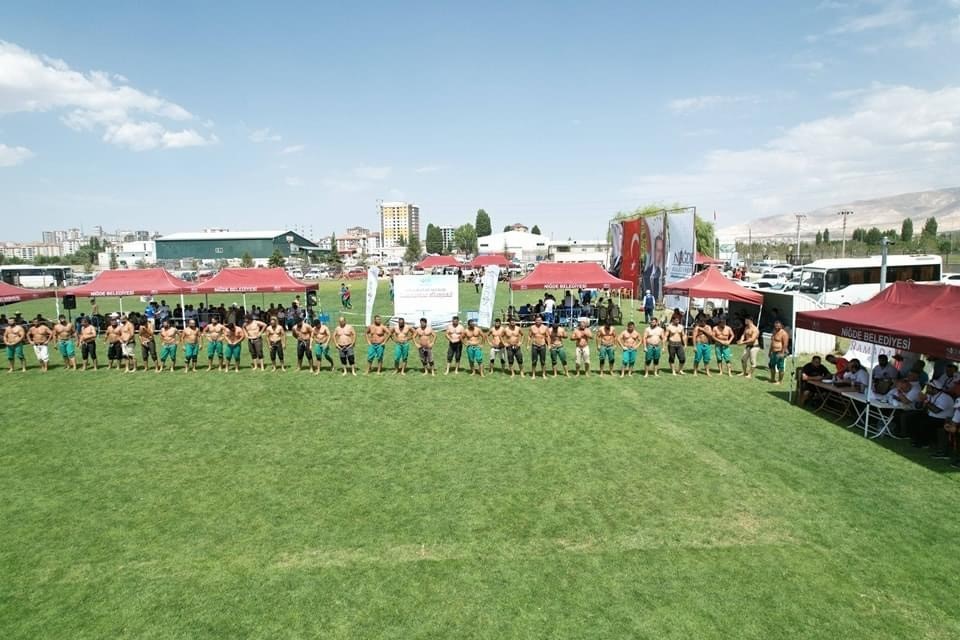 Niğde’de güreş şenliği yapıldı