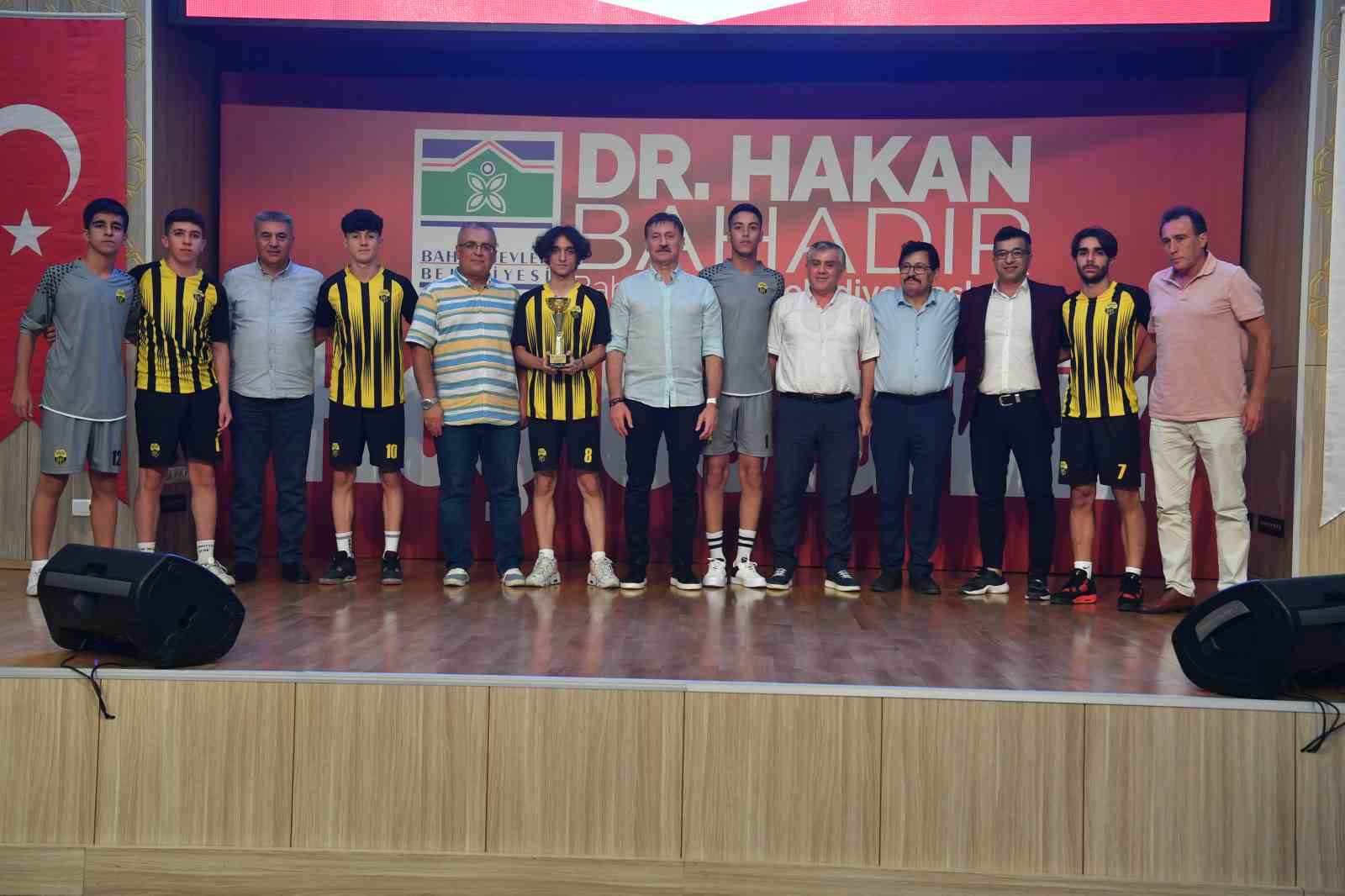 Bahçelievler’de amatör spor kulüplerine 1,5 milyon TL yardım