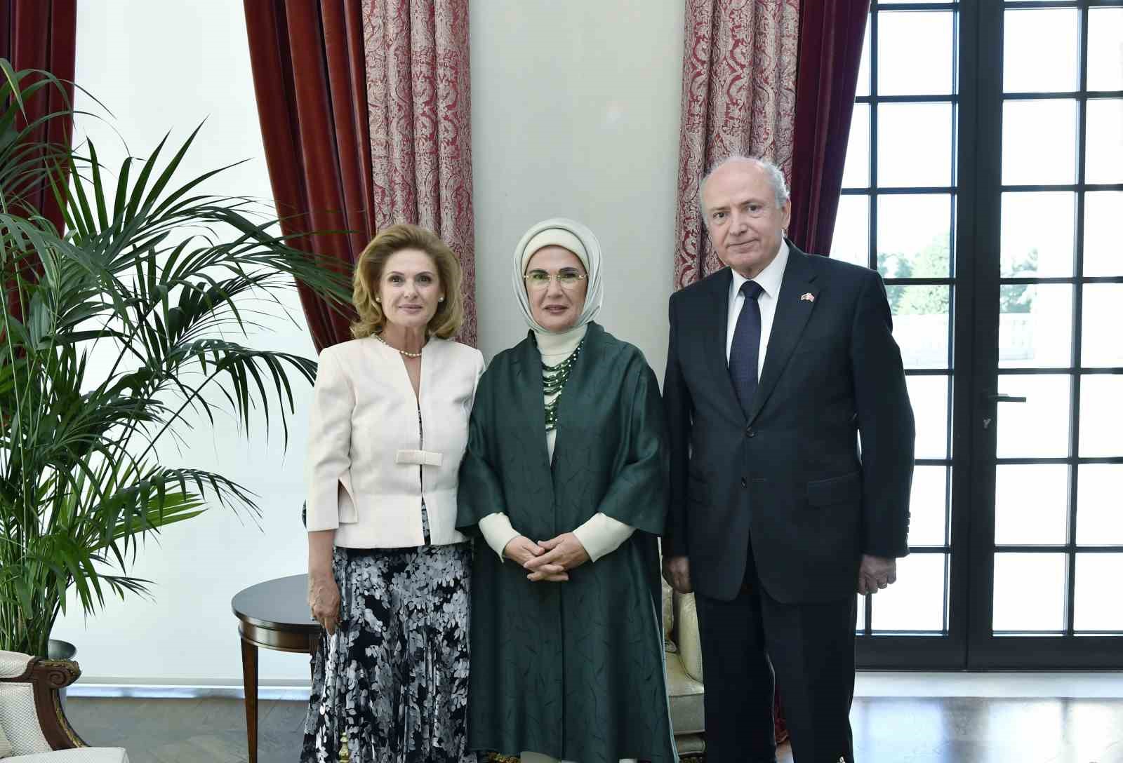Emine Erdoğan, görev süresi dolacak büyükelçi ve eşleriyle bir araya geldi