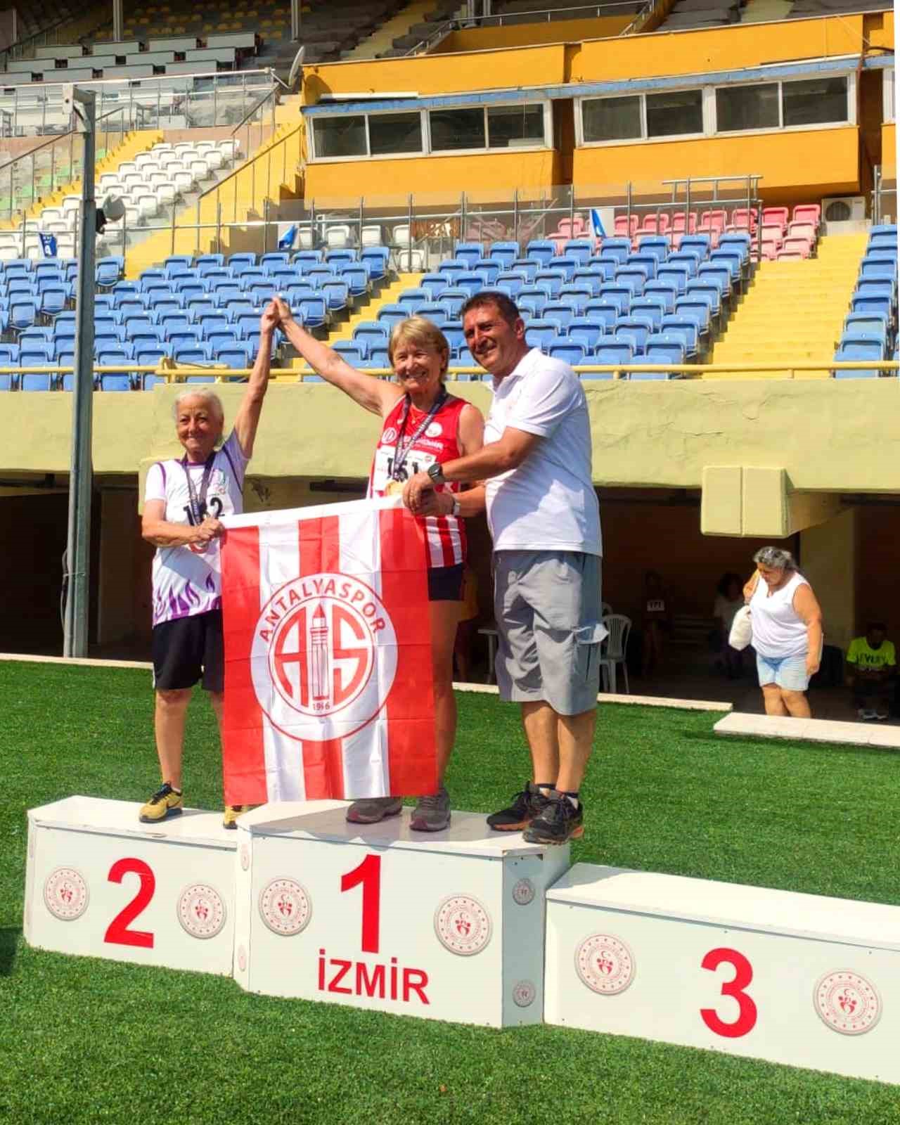 Türkiye Masterler Şampiyonası’na Antalyaspor damga vurdu