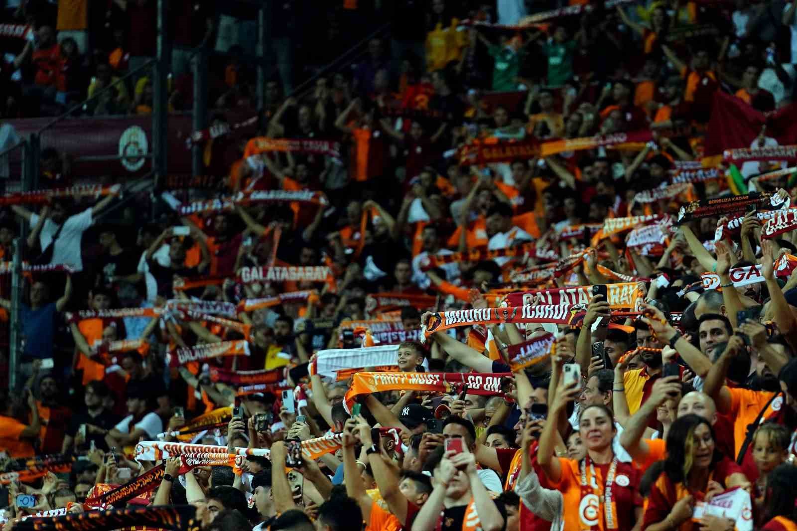Galatasaray - Olimpija Ljubljana maçını 39 bin 623 taraftar izledi