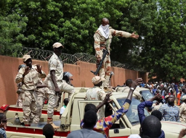 Nijer, ECOWAS'ın askeri müdahale tehdidine karşı alarm durumuna geçti