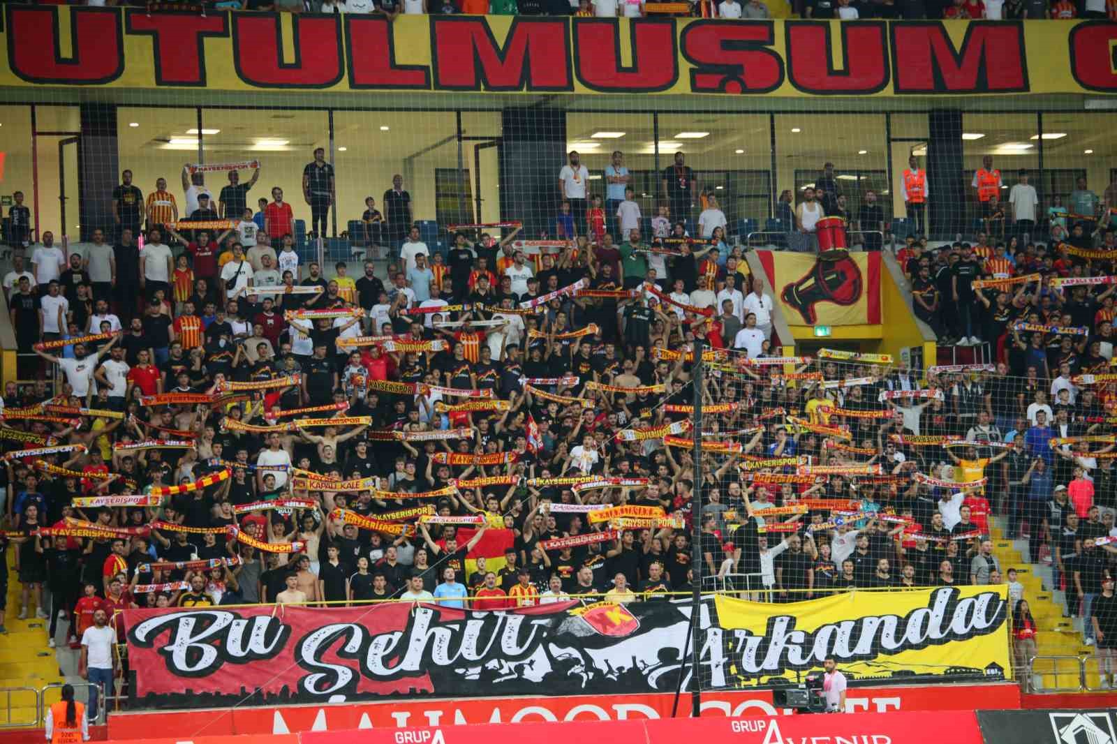 Kayserispor - Galatasaray maçını 20 bin 523 kişi izledi