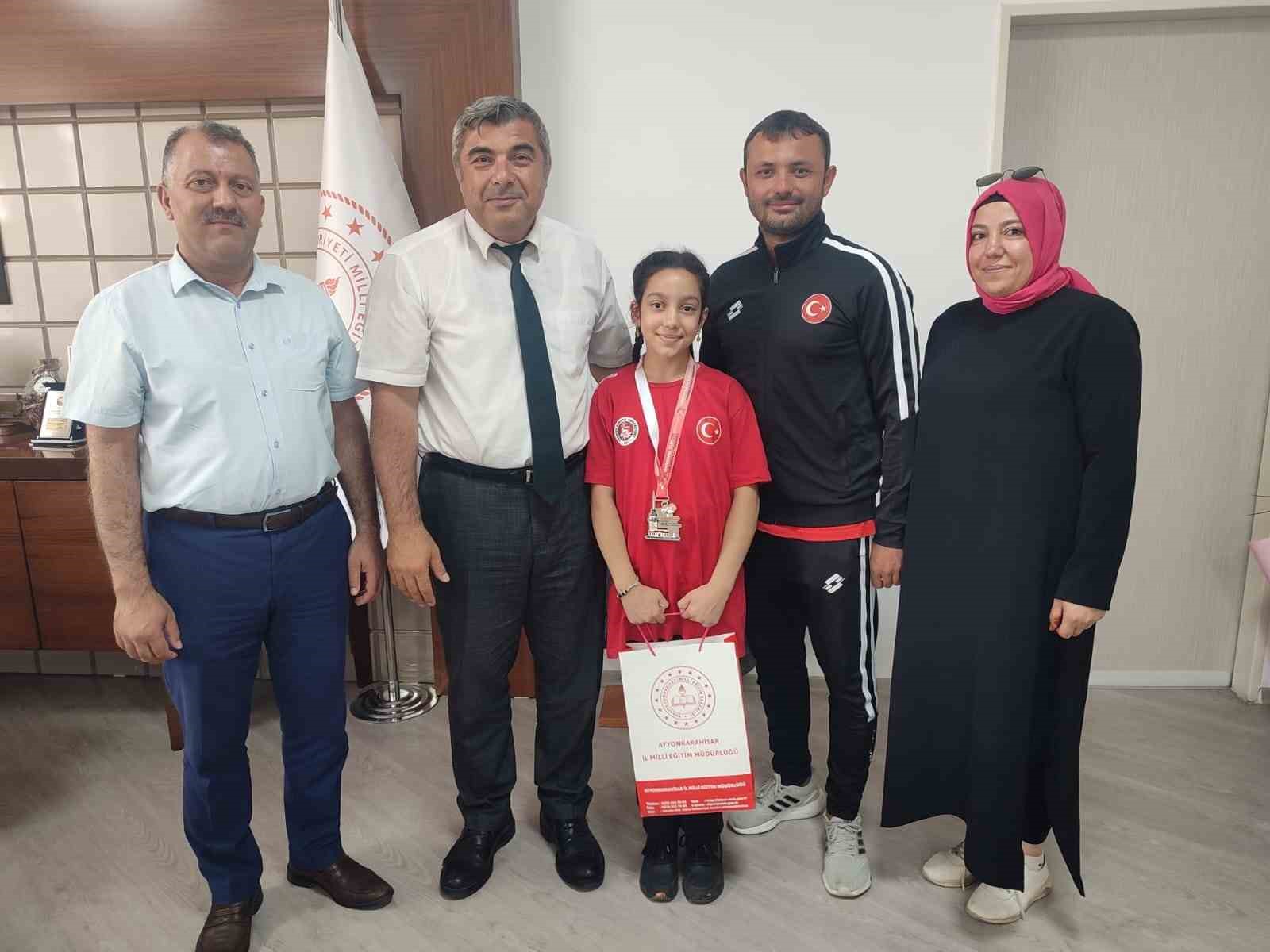 Milli Takım sporcusu Yılmaz’dan Müdür Sünnetci’ye ziyaret